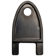 Klucz zapasowy do dozowników IntelliCare firmy Diversey Deutschland GmbH & Co. OHG to metalowy klucz z zakrzywioną główką, okrągłym otworem, dwoma równoległymi zębami i szczotkowaną powierzchnią. Pasuje do wszystkich dozowników IntelliCare. Opakowanie: 10 sztuk.