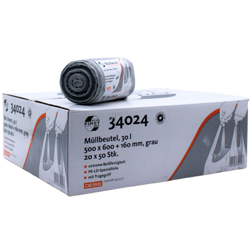 Das Bild zeigt eine Schachtel DEISS First Plus Pcr Müllbeutel, beschriftet als 30 Liter mit den Abmessungen 500 x 600 + 160 mm. Die Verpackung besteht aus LDPE und umfasst 20 Rollen mit jeweils 50 Beuteln. Auf der Schachtel ist eine Person abgebildet, die die Beutel hält. Das Produkt ist von der Marke EMIL DEISS KG (GmbH + Co.).