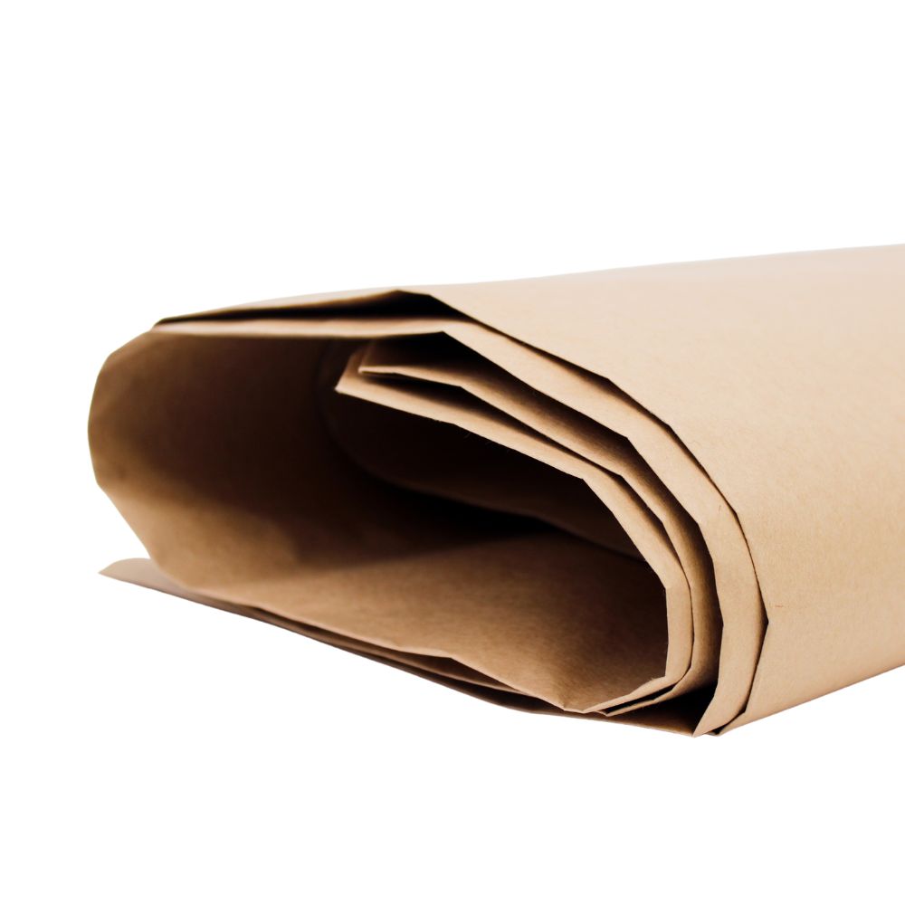 Zbliżenie papierowego worka DEISS o pojemności 120 litrów od EMIL DEISS KG (GmbH + Co.): kilka gładkich, nieoznakowanych brązowych worków z kraft papieru (pakiet 25 sztuk), częściowo zwiniętych i ułożonych w stos z widocznymi krawędziami.