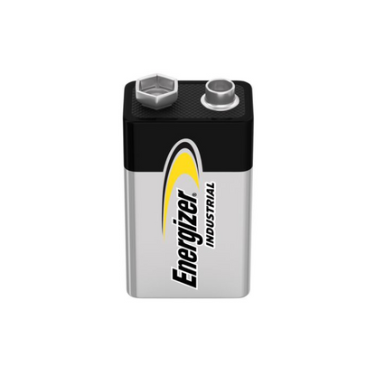 Obraz baterii Energizer Industrial Alkaline 9V E-Block | Opakowanie (12 sztuk) od Energizer Deutschland GmbH. Bateria jest utrzymana w eleganckiej czarno-srebrnej kolorystyce i ma logo Energizer oraz napis „Industrial” pionowo nadrukowany z przodu. Dwa złącza są umieszczone na górze, aby ułatwić podłączenie.