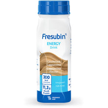 200 ml Fresubin Energy Drink von Fresenius Kabi Deutschland GmbH, Geschmacksrichtung Cappuccino, mit blauem Verschluss und weißem Etikett mit Nährwertangaben: 300 kcal, 11,2 g Eiweiß und hoher Energiegehalt.