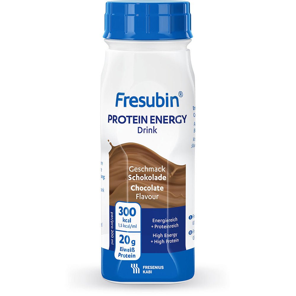 200 ml Fresubin Protein Energy Drink od Fresenius Kabi Deutschland GmbH o smaku czekoladowym dostarcza 300 kcal i 20 g białka na porcję. Przeważnie biała butelka jest ozdobiona niebieskimi akcentami i brązową grafiką Swirl.