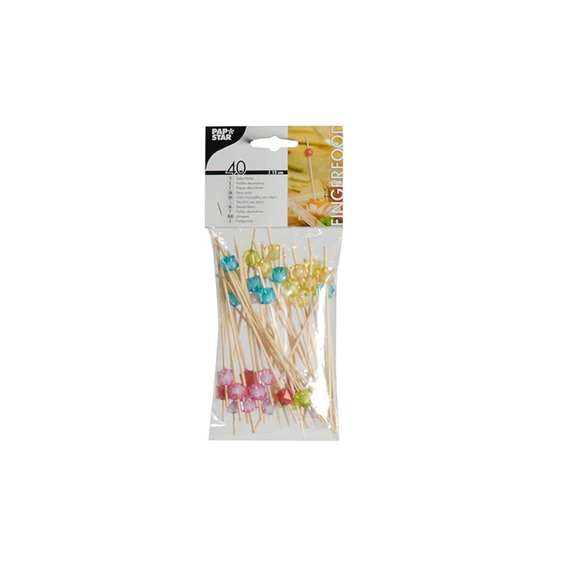 W plastikowym opakowaniu znajduje się 40 PAPSTAR szpikulców do przekąsek, każdy o długości 12 cm, z ekologicznych drewnianych szpikulców, które na jednym końcu mają kolorowe, sześcienne ozdoby. Szpikulce są produkowane przez PAPSTAR GmbH i idealnie nadają się jako przekąski na przyjęcia. Na opakowaniu znajdują się informacje o marce i produkcie.