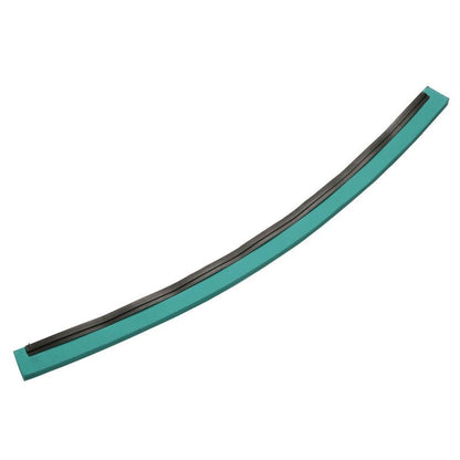 Zakrzywiona, niebiesko-zielona i czarna ZAPASOWA GUMOWA WARGA (700x20x22mm) z gumy spożywczej od Haug Bürsten KG, prawdopodobnie zapasowe ostrze rakla do urządzeń przetwórstwa spożywczego, izolowana na białym tle.