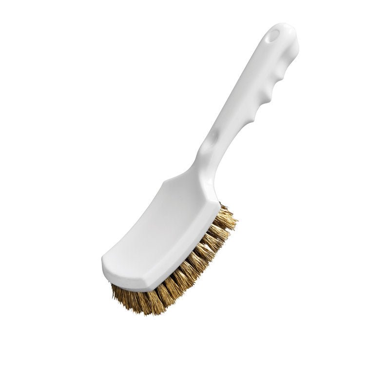 Haug Bürsten KG SZCZOTKA NA KIJU, DRUT MOSIĘŻNY, ø 0,25MM TWARDY (260x72x20mm) ma biały plastikowy uchwyt z rowkami i otworem do zawieszenia. Gęste mosiężne włosie jest lekko nachylone i umożliwia skuteczne usuwanie rdzy z różnych powierzchni.