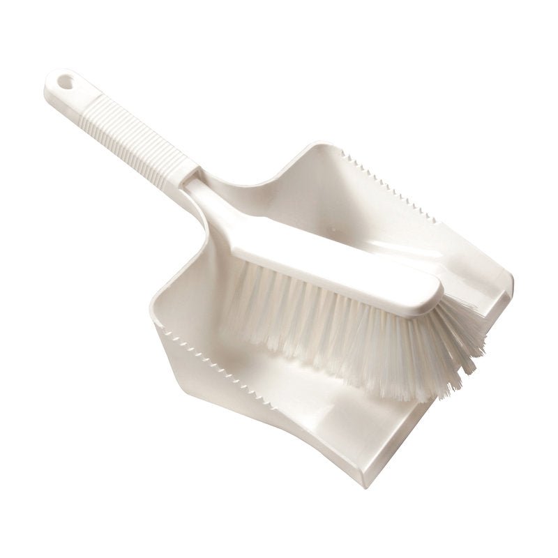 Haug Bürsten KG KEHRGARNITUR, PBT ZAMKNIĘTE ø 0,25MM MIĘKKIE (350x222x110mm) zawiera białą plastikową szufelkę i szczotkę do czyszczenia z miękkim włosiem PBT i żłobionym uchwytem - idealne do codziennych zadań porządkowych.