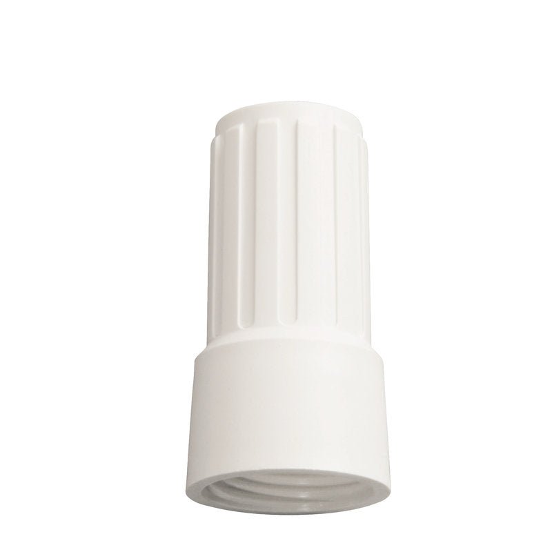 Nakrętka nakręcana NA ADAPTER E1100019 od Haug Bürsten KG to biały łącznik z tworzywa sztucznego z pionowymi rowkami, stojący pionowo na prostym białym tle, idealny do tworzenia solidnego połączenia.