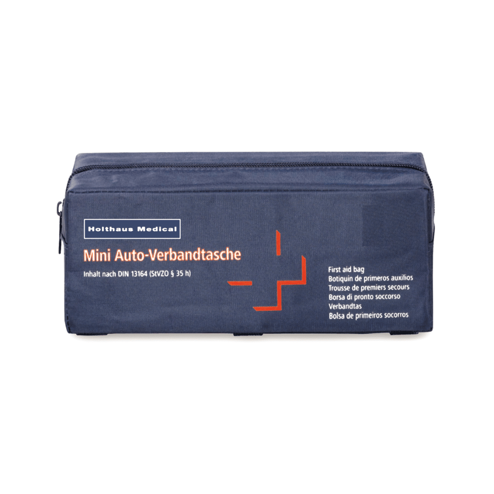 Holthaus Medical Mini-Verbandtasche Auto, wyprodukowana przez Holthaus Medical GmbH & Co. KG, to niebieska apteczka pierwszej pomocy, która spełnia normy DIN 13164. Jest prostokątna, wyposażona w zamek błyskawiczny i posiada napisy w języku niemieckim, angielskim, francuskim i hiszpańskim. Widoczne napisy obejmują „Mini Auto-Verbandtasche” i „Erste-Hilfe-Tasche”, co czyni ją idealną na wszelkie nagłe wypadki samochodowe.