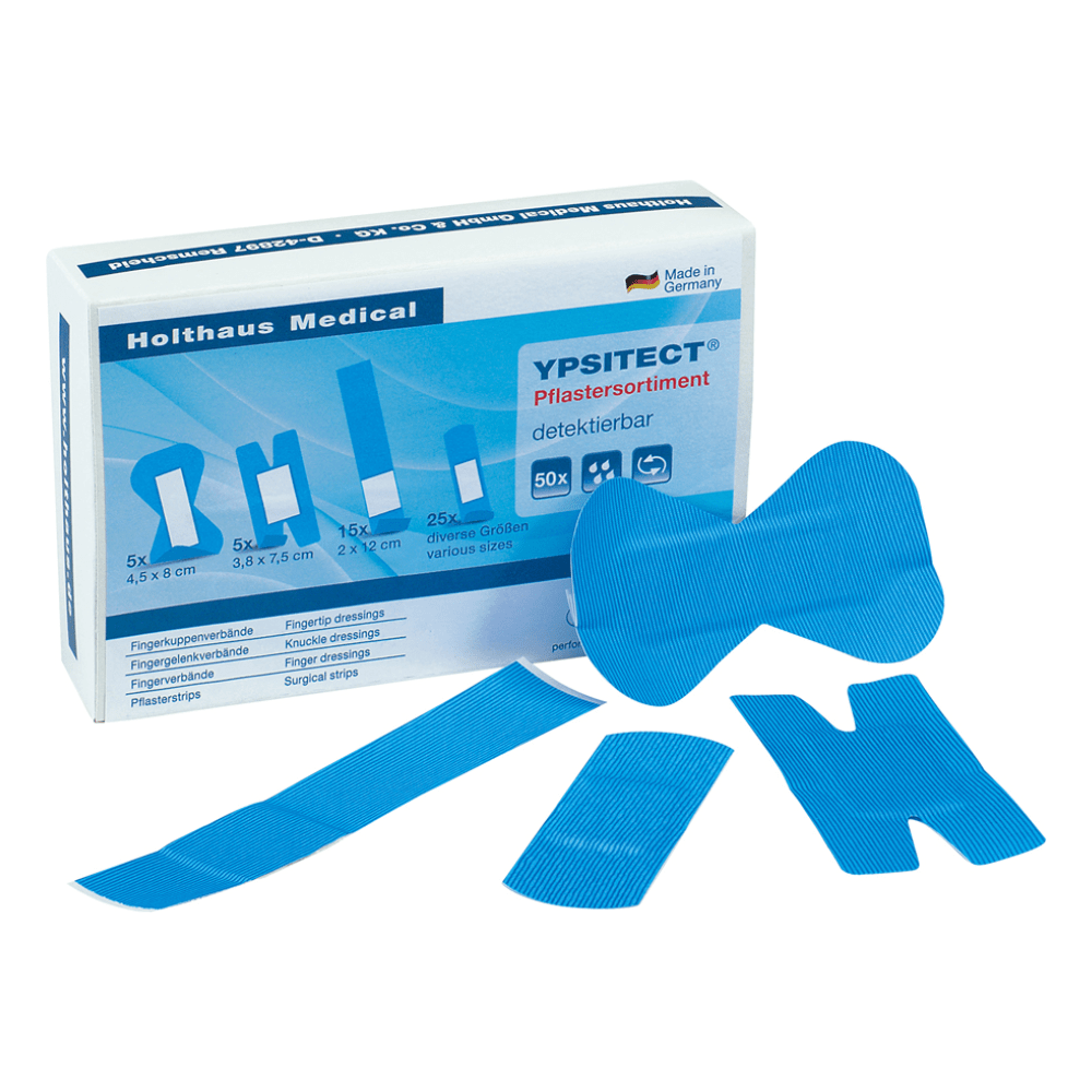 Przed otwartym pudełkiem z napisem „Holthaus YPSITECT® Pflastersortiment detektierbar – 50 Pflaster“ firmy Holthaus Medical GmbH & Co. KG wystawiono kolekcję niebieskich plastrów w różnych kształtach, zawierającą informacje w języku niemieckim. Ten zestaw, idealny dla przemysłu przetwórstwa spożywczego, obejmuje paski na palce, opatrunki na kostki i paski chirurgiczne.