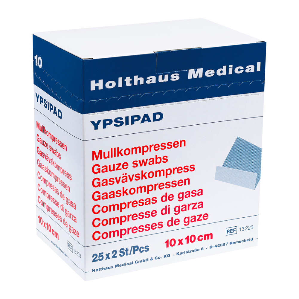 W niebiesko-białym pudełku Holthaus YPSIPAD Mullkompresse firmy Holthaus Medical GmbH & Co. KG znajduje się 25 paczek po 2 sterylne gaziki, każdy o wymiarach 10 cm x 10 cm. Tekst na pudełku podkreśla ich dobrą chłonność i jest wydrukowany w kilku językach.