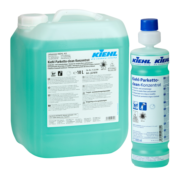 Sześć 1-litrowych butelek koncentratu do czyszczenia drewnianych podłóg i laminatów Kiehl-Parketto-clean firmy Johannes Kiehl KG, każda z niebiesko-białą etykietą i niebieskim zamknięciem, zapakowane w karton.
