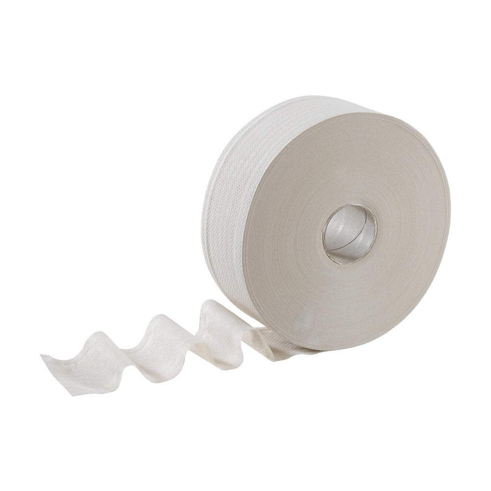 Jumbo rolka papieru toaletowego Hostess™ NATURA od Kimberly-Clark GmbH (525 m, 6 rolek/karton) jest przedstawiona na białym tle, z rozwiniętym arkuszem, który wybrzusza się do przodu.