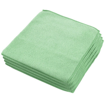 Stos jasnozielonych ściereczek z mikrofibry WypAll® - płaskie ściereczki (40 x 40 cm) od Kimberly-Clark GmbH, starannie złożonych na białym tle, podkreśla ich skuteczność w łatwym czyszczeniu.