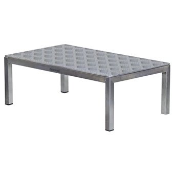 Novocal OP-Tritt 1 to solidna metalowa platforma (600 x 350 x 250 mm) z czterema nogami i płytą diamentową, wyposażona w uchwyt wspierający - idealna do zastosowań chirurgicznych na sali operacyjnej. Dostarczana jako jedna sztuka na opakowanie.