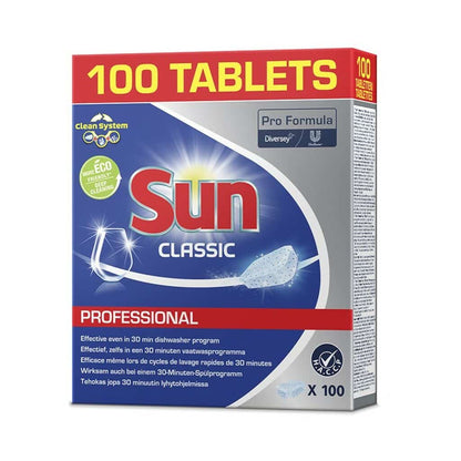 Na opakowaniu SUN Professional Classic Tabs, tabletek czyszczących do zmywarki od Diversey Deutschland GmbH & Co. OHG widnieje napis „100 tabletek” oraz „Profesjonalne” pogrubioną czcionką. Podkreśla przyjazną dla środowiska formułę i skuteczność w 30-minutowym programie, z logo marki wyeksponowanym na niebieskim tle.