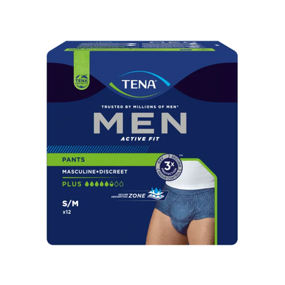 TENA Men Active Fit Pants Plus Inkontinenzpants, oferowane przez TENA – Essity Deutschland GmbH, mają ciemnoniebieskie opakowanie z zielonymi akcentami, które podkreślają męski i dyskretny design. Podkreślają „3x Ochrona” i „Plus Chłonność”, aby skutecznie przeciwdziałać utracie moczu, a opakowanie zawiera 12 majtek w rozmiarze S/M.