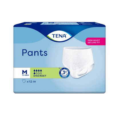 Na zdjęciu przedstawiono majtki na nietrzymanie moczu TENA Pants Discreet, rozmiar średni, przeznaczone dla obwodu talii 75–100 cm. Opakowanie ma niebiesko-białą kolorystykę i zawiera zdjęcie produktu, na którym podkreślono hasła „Diskret” oraz „High Waist Secure Fit”. Jest to idealne rozwiązanie w postaci jednorazowej bielizny dla osób z nietrzymaniem moczu. Opakowanie zawiera 12 sztuk. Wyprodukowane przez firmę TENA – Essity Deutschland GmbH.
