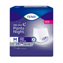 Obraz przedstawia opakowanie majtek TENA ProSkin Pants Night Super Inkontinenzpants od TENA – Essity Germany GmbH, które idealnie nadają się do leczenia nocnej słabości pęcherza. Projekt w kolorach fioletu i niebieskiego z białą krawędzią podkreśla szczegóły, takie jak rozmiar M, odpowiedni dla 80-110 cm, i zawiera 10 sztuk na opakowanie.