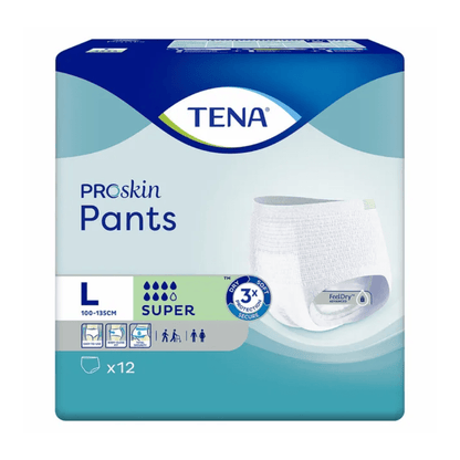 Majtki na nietrzymanie moczu TENA ProSkin Pants Super, rozmiar L, firmy TENA – Essity Germany GmbH, są przeznaczone dla osób o obwodzie talii w zakresie 100–135 cm. Opakowanie ma niebiesko-zieloną kolorystykę i zawiera 12 superchłonnych majtek, które doskonale nadają się do stosowania w przypadku nietrzymania moczu. Symbole podkreślają dbałość o komfort i ochronę.