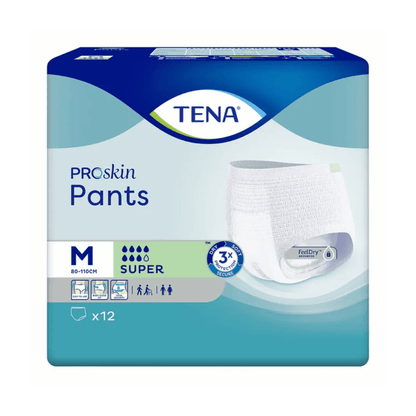 Opakowanie majtek na nietrzymanie moczu TENA ProSkin Pants Super firmy TENA – Essity Germany GmbH, przeznaczonych dla osób z nietrzymaniem moczu, rozmiar M (80–110 cm). Na opakowaniu widnieje ilustracja majtek na nietrzymanie moczu oraz symbole wskazujące chłonność i przeznaczenie dla danej płci. Opakowanie zawiera 12 majtek.
