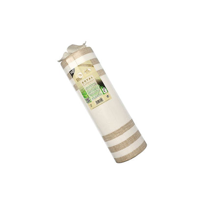 Zwinięta mata do jogi z białymi i beżowymi paskami z kolekcji bieżników PAPSTAR podobnych do tkaniny PV-Tissue Mix „ROYAL Collection“ firmy PAPSTAR GmbH posiada etykietę z szczegółami produktu i symbolami, wszystko wykonane w projekcie z miksem pulpy i wiskozy, stojąc pionowo na nieskazitelnie białym tle.