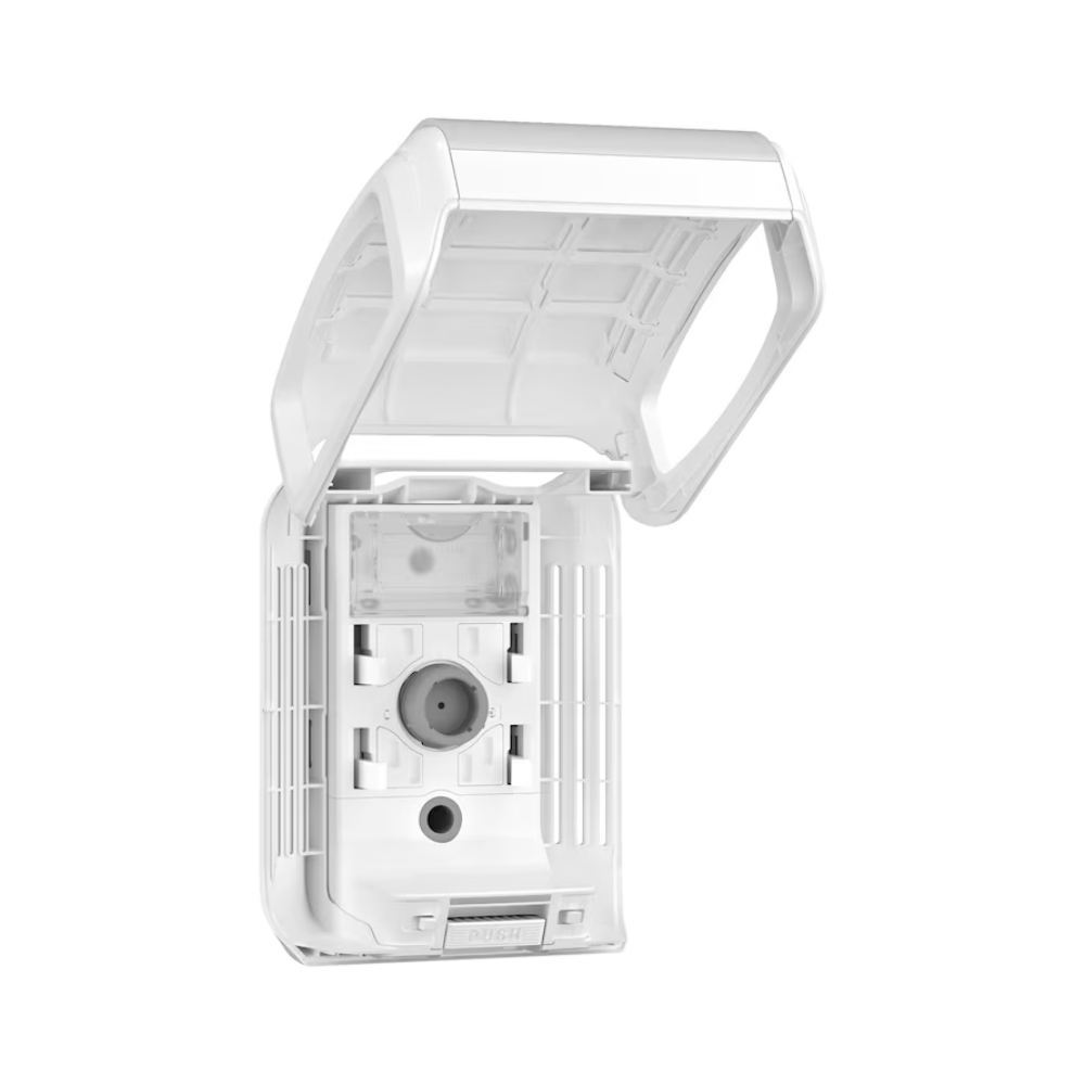 Dozownik Tork 256010 do ciągłego odświeżacza powietrza, zaprojektowany przez TORK – Essity Professional Hygiene Germany GmbH, stoi na białym tle. To gniazdko zewnętrzne posiada pojedyncze gniazdo i otwartą osłonę ochronną z przezroczystą pokrywą, aby zapewnić bezpieczeństwo w narażonych środowiskach i bezproblemowo integruje się z ciągłymi systemami odświeżania powietrza.