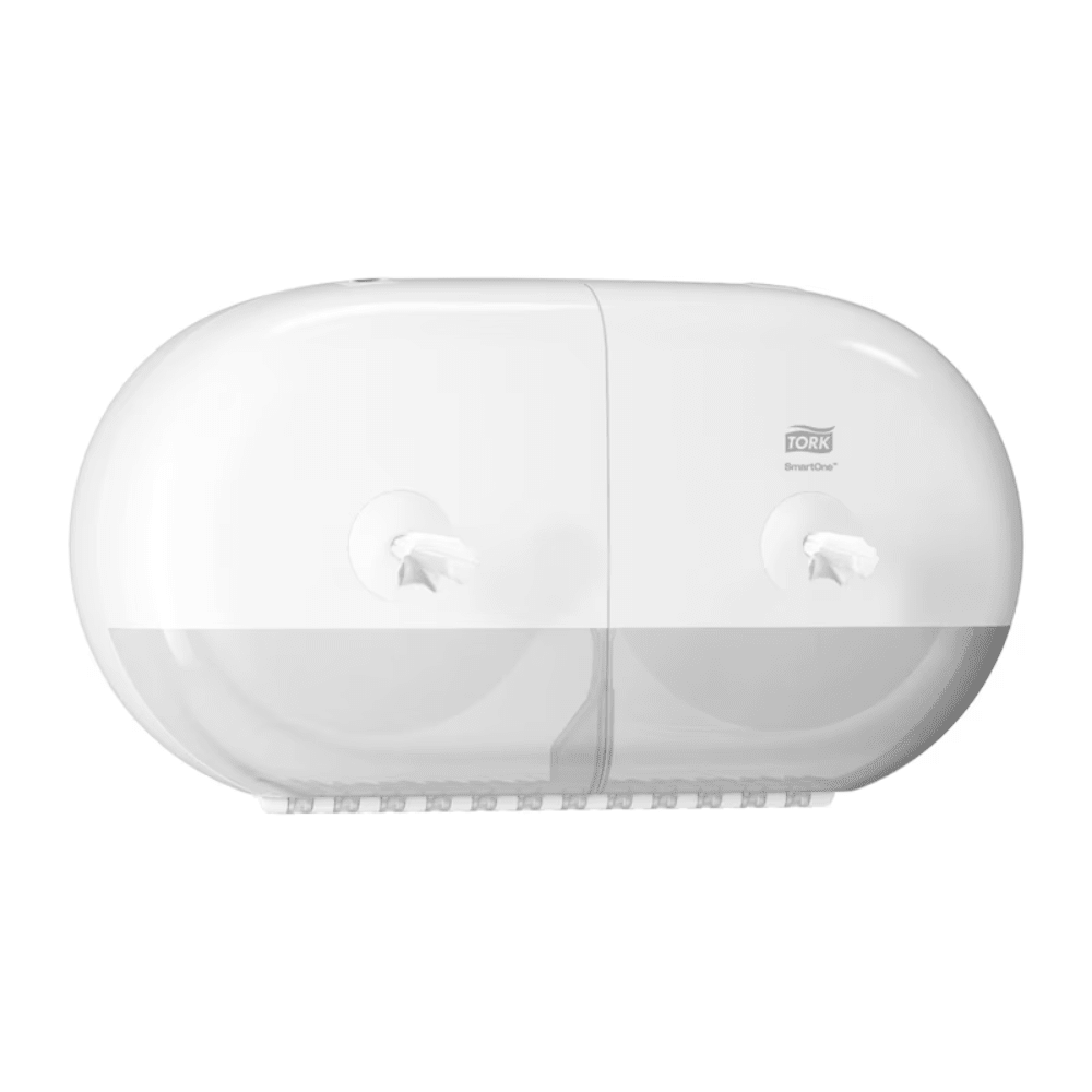 Tork SmartOne® 682000 Mini podwójny dozownik rolek papieru toaletowego T9 od Essity Professional Hygiene Germany GmbH to biały, montowany na ścianie podwójny dozownik rolek z przezroczystym spodem. Logo znajduje się w prawym górnym rogu i dzięki przezroczystej osłonie umożliwia wgląd na dwie rolki papieru. Ten design zapewnia efektywne wykorzystanie i pomaga utrzymać łazienkę w porządku i funkcjonalności.
