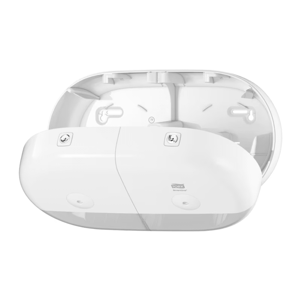 Tork SmartOne® 682000 Mini-dozownik papieru toaletowego dla papieru T9, wyprodukowany przez TORK – Essity Professional Hygiene Germany GmbH, prezentuje się w nieskazitelnej bieli. Ten montowany na ścianie dozownik wyróżnia się elegancką, nowoczesną estetyką i jest otwarty, aby podkreślić swoje wewnętrzne komponenty. Obok znajduje się elegancki i wydajny system Tork SmartOne z dwoma głównymi komorami, zaprojektowanymi do łatwego montażu i mocowania z widocznymi śrubami.