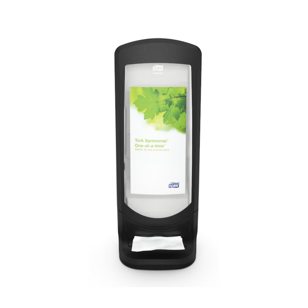 Tork Xpressnap® 272211 stojący i ścienny dozownik N4 od TORK - Essity Professional Hygiene Germany GmbH to czarny, wolnostojący dozownik z przezroczystym przodem z zielonym wzorem liści i napisem „Pojedynczo”. Ten produkt poprawiający higienę zapewnia łatwy dostęp do serwetek, które są wygodnie ułożone przy przednim otworze.