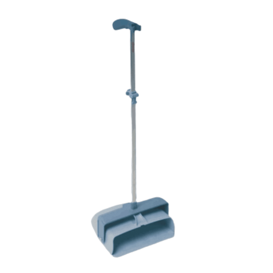 Na prostym białym tle widoczna jest zamknięta łopatka do zamiatania marki Vileda Professional firmy Vileda GmbH o średnicy 29 cm i długim trzonku. Charakteryzuje się ona ergonomiczną konstrukcją oraz pojemną i głęboką łopatką, która zapewnia skuteczne sprzątanie oraz zbieranie kurzu i brudu.