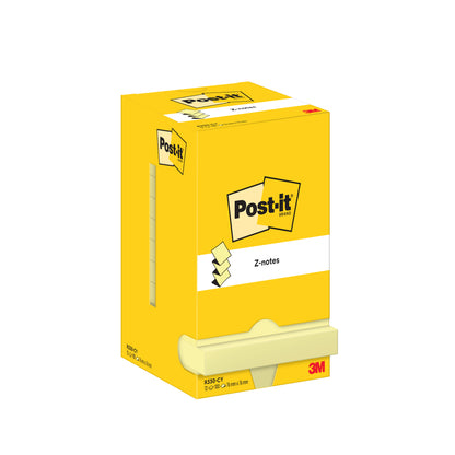 Żółte pudełko Post-it® Super Sticky Z-Notes (76 x 76 mm, 100 arkuszy/blok, 12 bloków/opakowanie) firmy 3M Deutschland GmbH jest przedstawione w kartonowym opakowaniu z certyfikatem PEFC z logo i ilustracją karteczek.