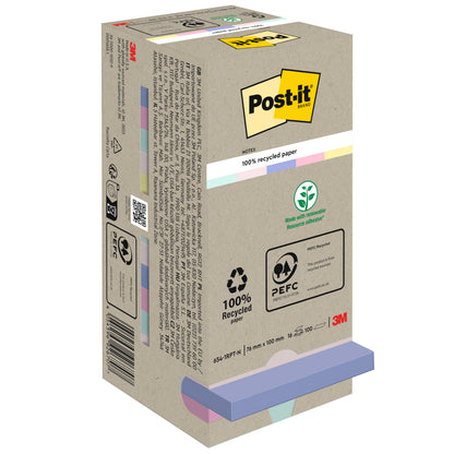 Opakowanie 3M Post-it® Recycling Notes (76 x 76 mm, 100 arkuszy, 100% PEFC) stoi pionowo w przyjaznym dla środowiska brązowym opakowaniu z pastelowymi krawędziami i czarno-żółtym logo Post-it.