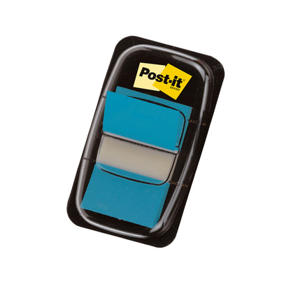 Czarny plastikowy podajnik 3M Deutschland GmbH mieści dwa stosy niebieskich pasków indeksowych Post-it® (25,4 mm x 43,2 mm, 50 sztuk na podajnik), na których znajduje się żółta i czarna etykieta Post-it.