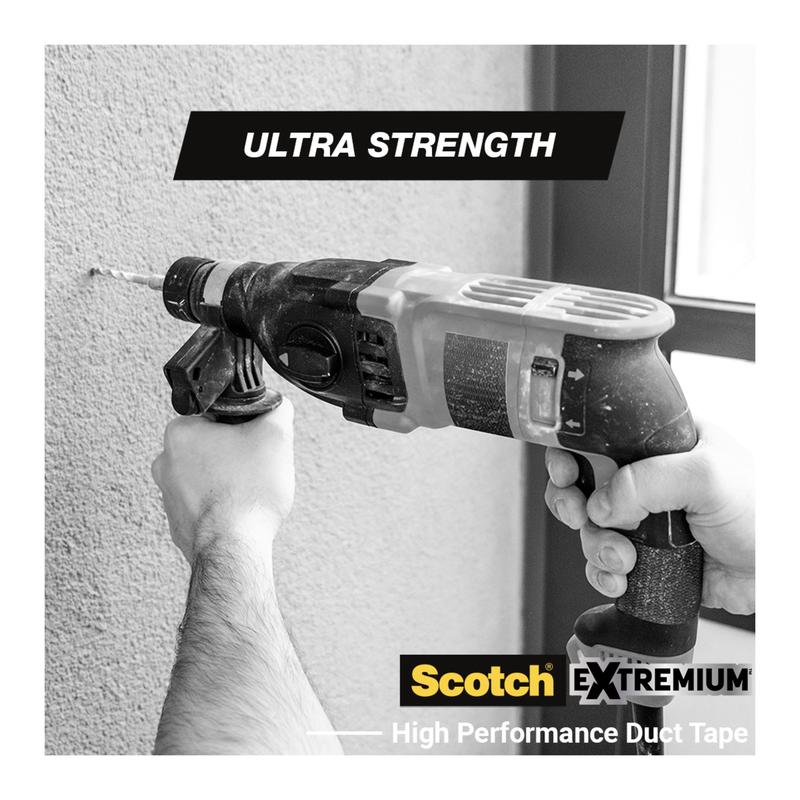 Osoba wierci w ścianie za pomocą wiertarki. Na górze widnieje napis "ULTRA STRENGTH", na dole po prawej "Scotch® Extremium™ Ultra Wysokiej Wydajności DT17, 10 m x 24 mm - 3M Deutschland GmbH".