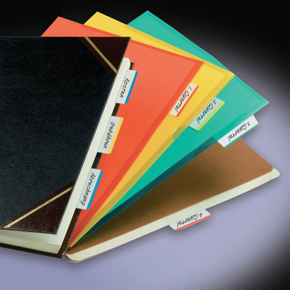 Czarny segregator i pięć kolorowych teczek, z których każda jest oznaczona indeksami Post-it® Index Strong Ablagetabs (duże, różne kolory, 50,8 mm x 38,1 mm, 24 paski samoprzylepne/dozownik) od 3M Deutschland GmbH, leżą uporządkowane i oznaczone jako "# Prąd", "3 Prąd" itd. na biurku.