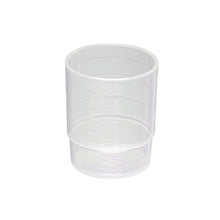 Kubek na leki wielokrotnego użytku melipul firmy Helmut Schwarz GmbH to przezroczysty kubek z tworzywa sztucznego o pojemności 25 ml, wykonany z polipropylenu (PP) z precyzyjnymi oznaczeniami pomiarowymi, idealny do wszechstronnego zastosowania w kuchni – wszystko na prostym białym tle.