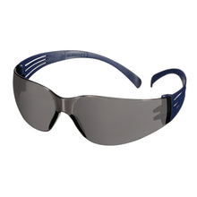 Okulary ochronne 3M™ SecureFit™ 100, niebieskie zauszniki, powłoka odporna na zarysowania/zaparowująca, szare soczewki, SF102AF-BLU-EU, 20 szt. w opakowaniu | Opakowanie (1 szt.)